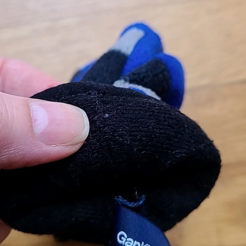 Size 6 kids Gap fleece gloves